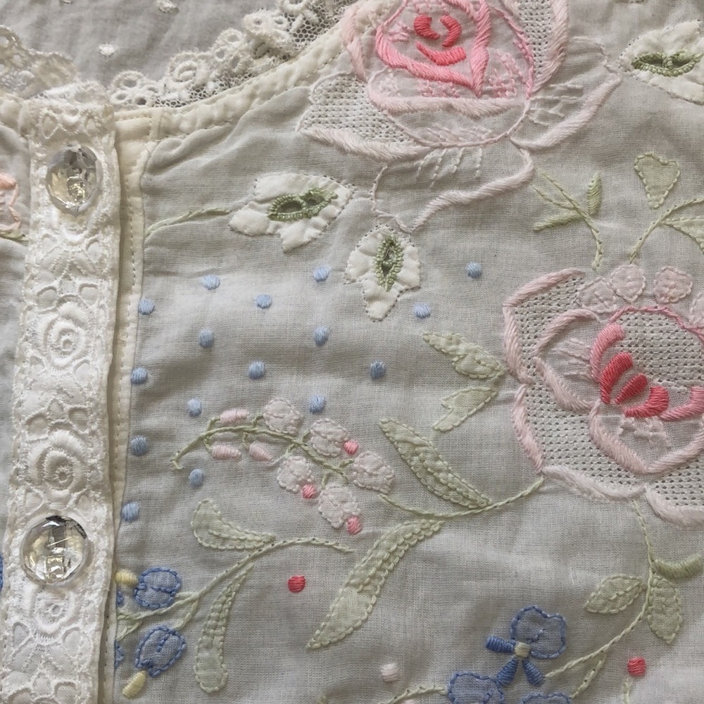 Lily Blouse Tokyo Embroidered Lace Button Down Top - Picture 9 of 16